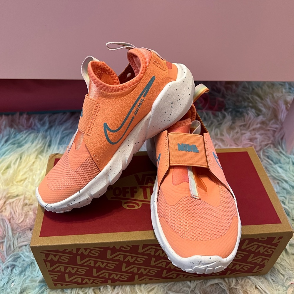 New without tags Nike Slip-on tennis shoes